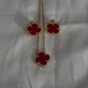Elegant Red and Gold Clover Jewelry Set